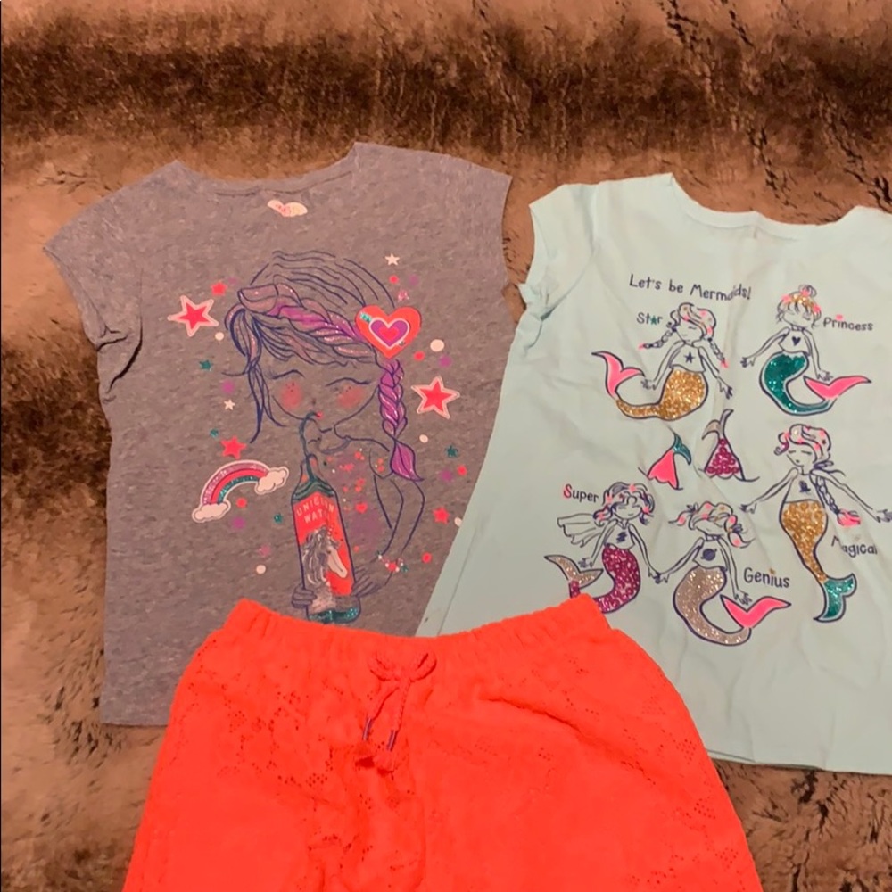 Bundle 2 tshirts with a pair of shorts